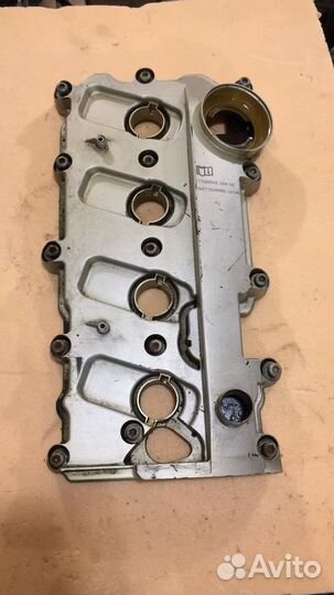 Клапанная крышка левая Audi Q7 4.2 FSI BAR