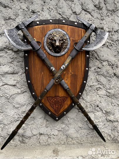 Щит с топорами