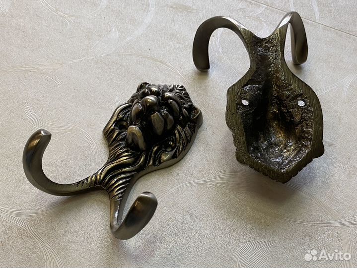 Крючок настенный Лев Старое Серебро