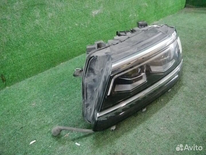 Фара левая Volkswagen Tiguan