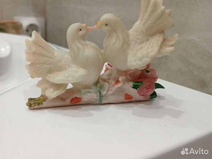 Статуэтка голубей