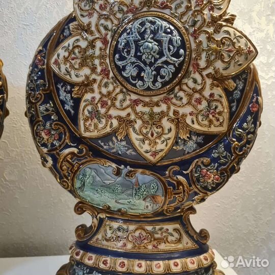 Две огромные вазы с пейзажем. Майолика