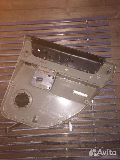 Обшивка двери задняя левая Hummer H2