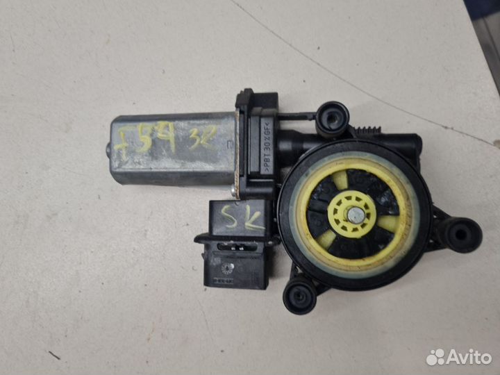 Моторчик стеклоподъёмника задний правый Mini Clubm