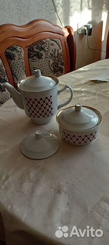 Чайник заварочный и сахарница