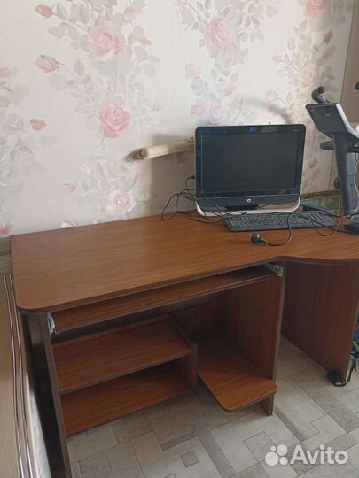Компьютерный стол