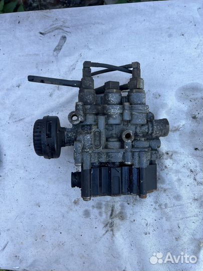 Кран уровня пола MAN TGA