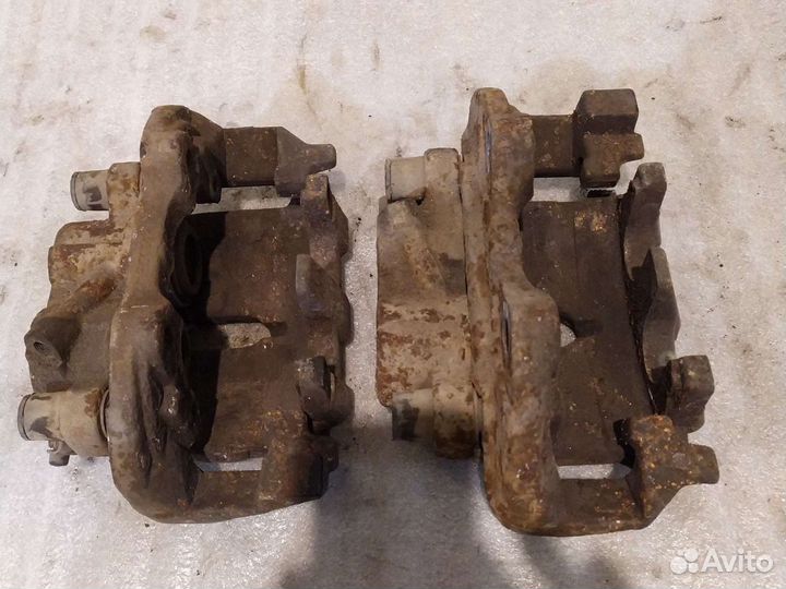 Суппорт передний Мерседес ML164