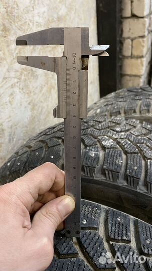 Bridgestone Blizzak Spike-01 215/50 R17 T