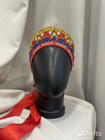 Кокошник ручной работы 