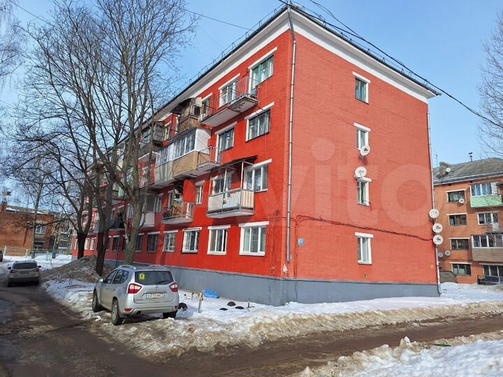 Комната 13,8 м² в 5-к., 1/4 эт.