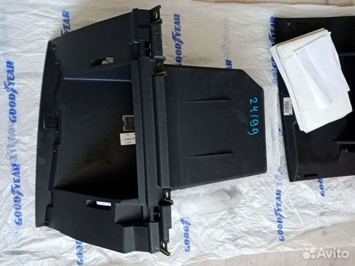 Бардачок Nissan Tiida C11 HR16DE 2012