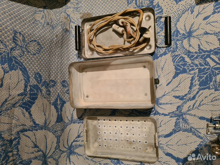 Медицинские стерилизаторы - 3 шт., шприцы СССР