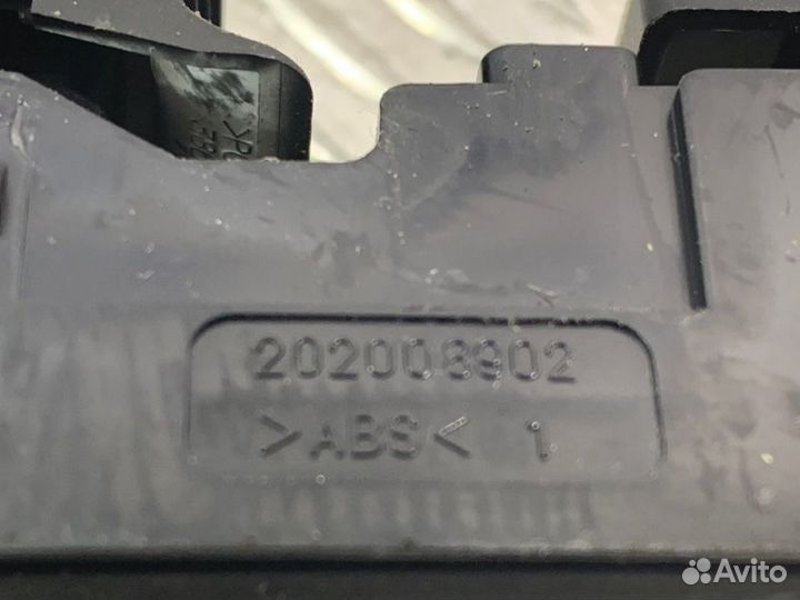 Блок кнопок стеклоподъемника передний правый Kia