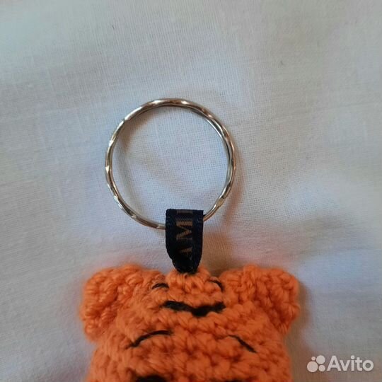 Тигренок брелок мягкая игрушка вязаная крючком