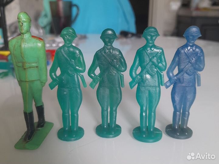 Солдатики пластмассовые ссср.лот 18штук