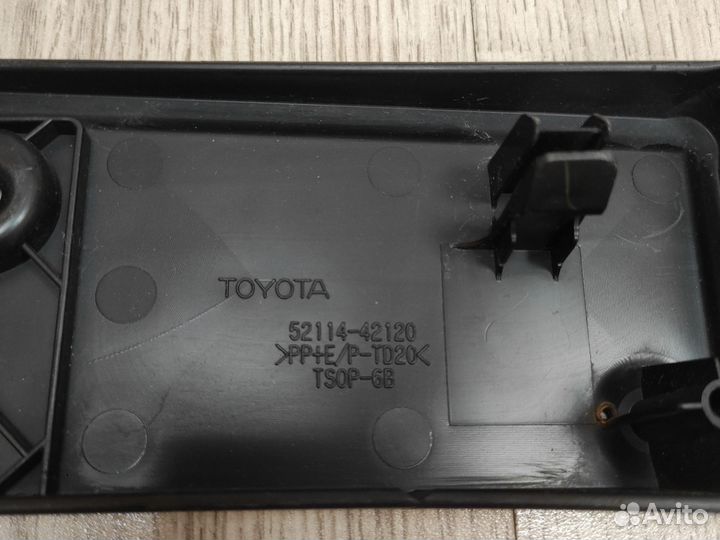 Подиум под рамку номера Toyota Rav 4