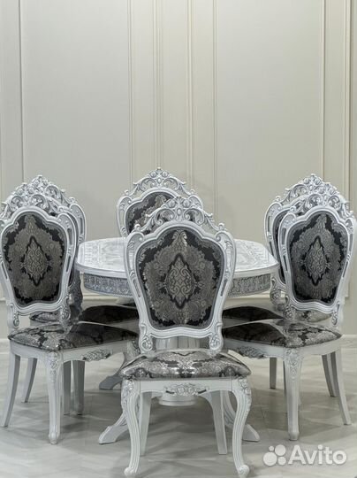 В наличии стол