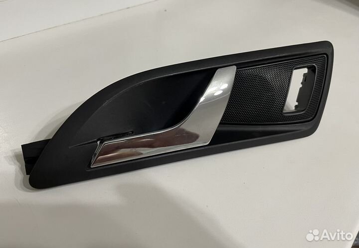 Ручка задней левой двери Skoda Octavia 1Z0839247