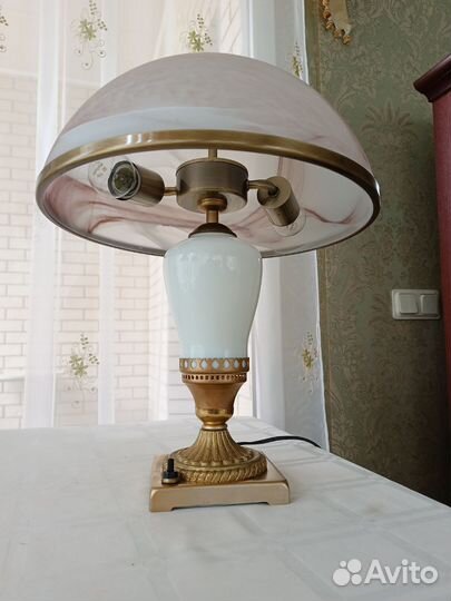 Настольная лампа