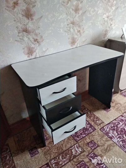 Письменный столик для школьника
