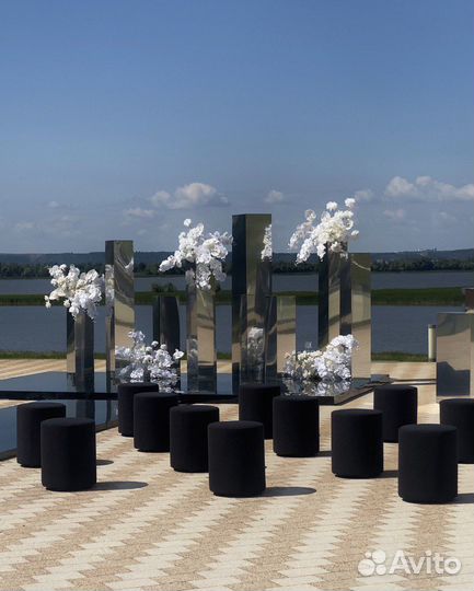 Аренда стульев и пуфиков