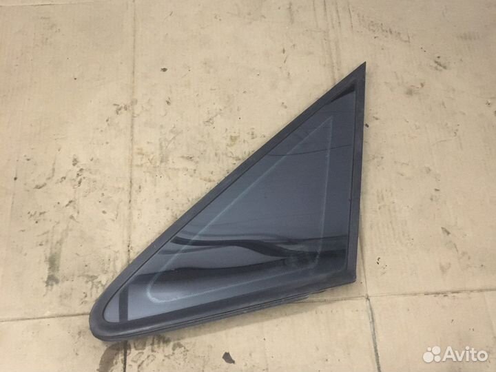 Стекло кузовное переднее Opel Zafira A (2668)