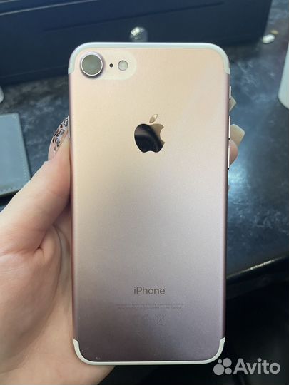 Телефон iPhone 7