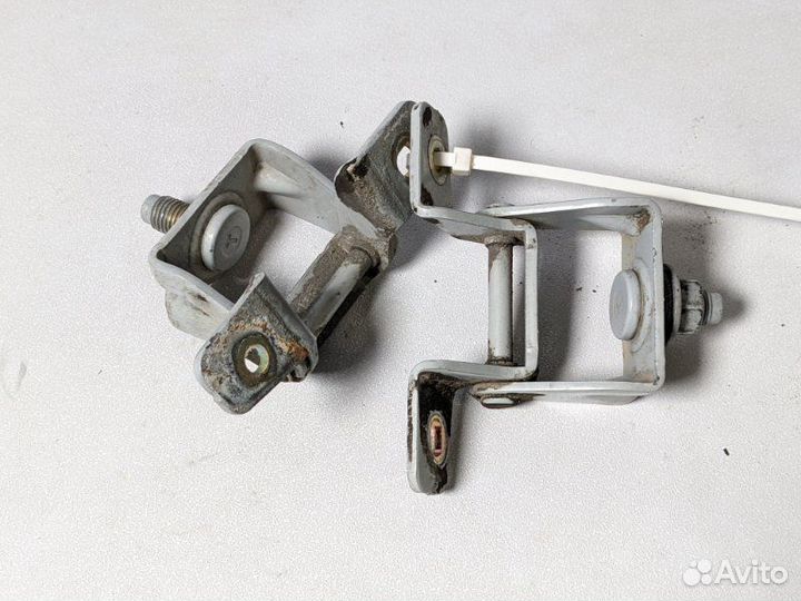 Петля крышки багажника Hyundai Getz G4EA 2005