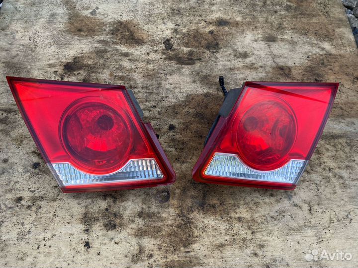 Фонарь задний внутренний Chevrolet Cruze