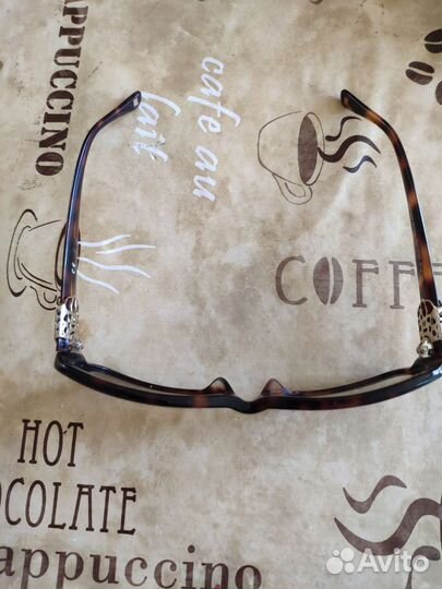 Солнцезащитные очки женские escada