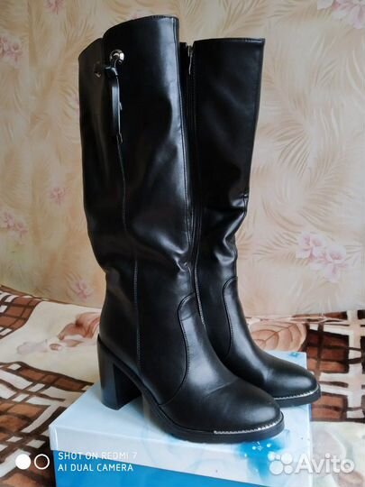 Зимние женские сапоги новые 39 р на подарок