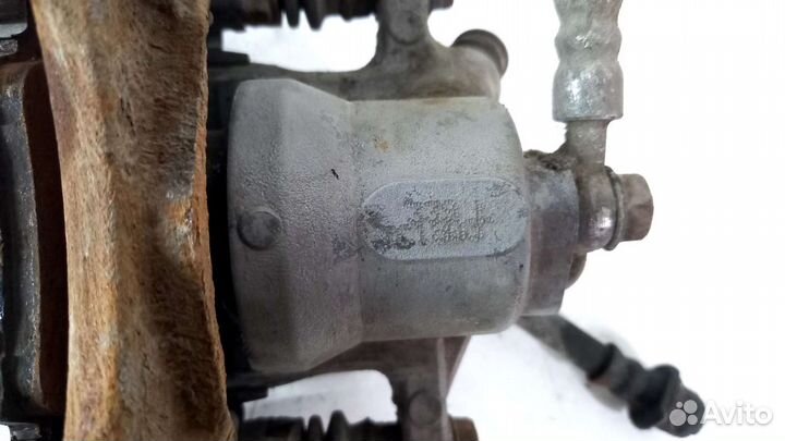 Суппорт задний правый Toyota Camry XV50