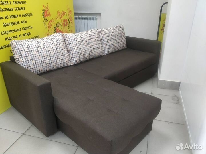 Диван с универсальным углом