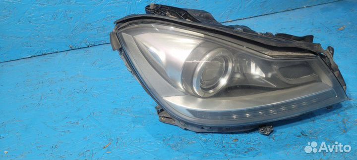 Фара правая Mercedes-Benz C-Class