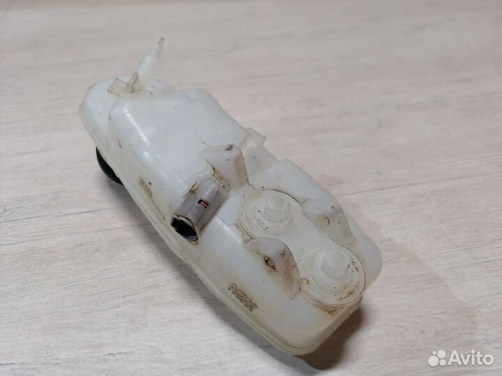 Бачок тормозного цилиндра Toyota Corolla 150 Auris