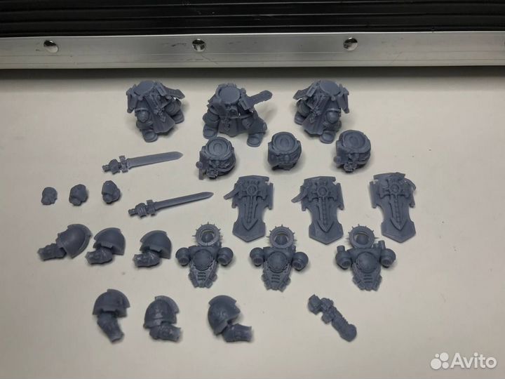 Warhammer 40000 миниатюры Bladeguard Veterans