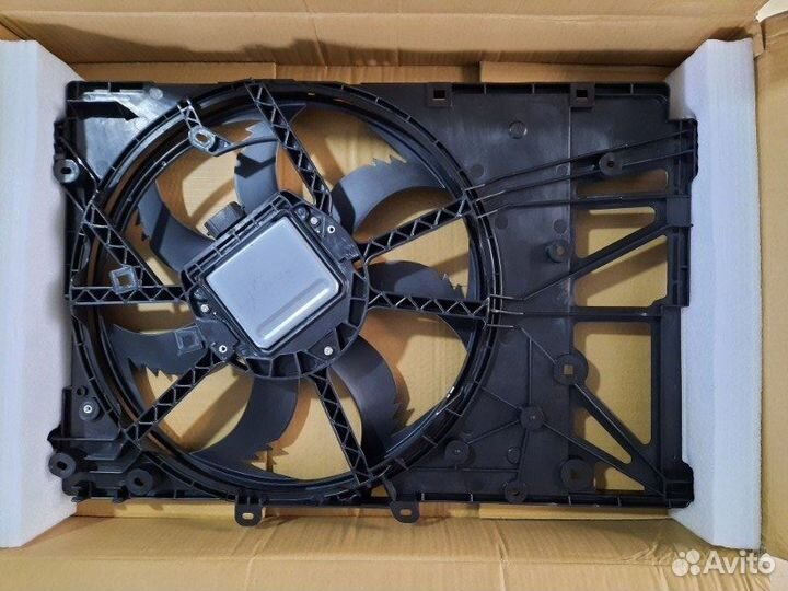 Диффузор радиатора передний Тoyota Camry V70