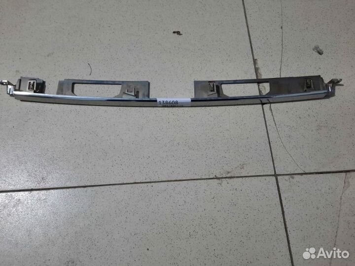 Молдинг багажника задний Toyota Camry V55