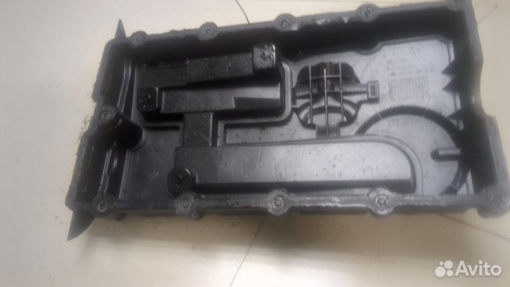 Крышка клапанная двс Volkswagen Touran, 2004