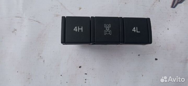 Кнопка включения полного привода SsangYong Rexton