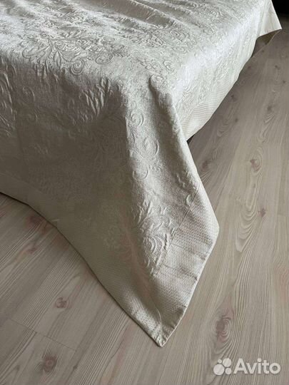 Покрывало на кровать с наволочками