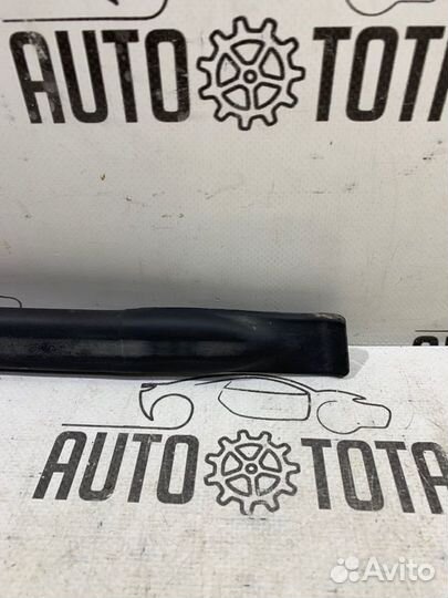 Уплотнитель кузова левый Toyota Rav4 A30 1azfe