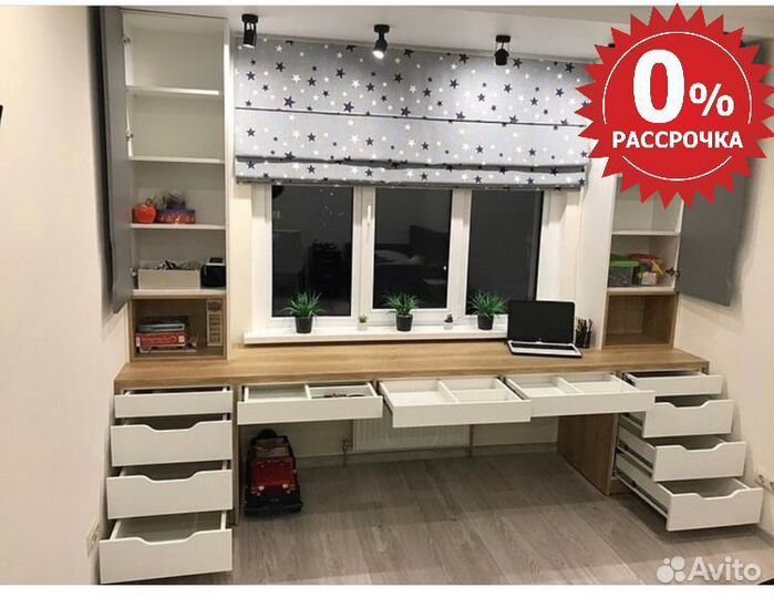 Детская рабочая зона у окна