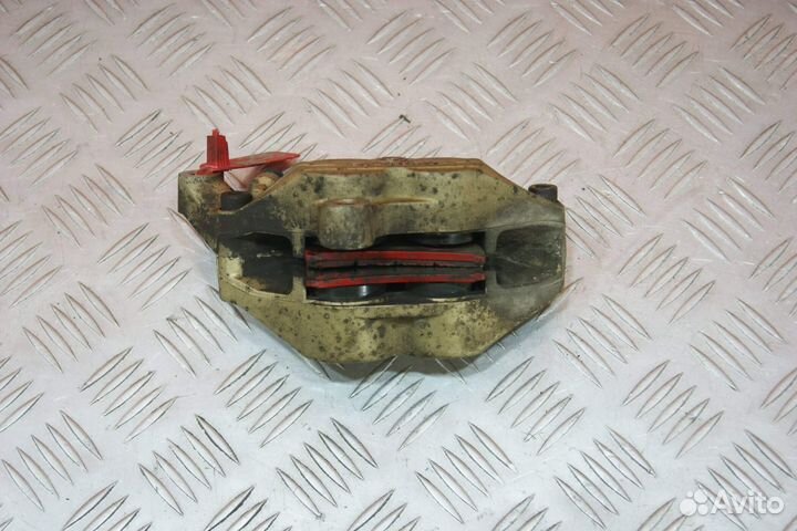 Суппорт передний левый Yamaha FZ400