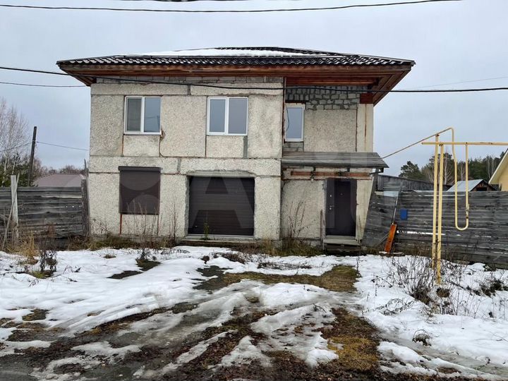 Коттедж 190 м² на участке 12 сот.