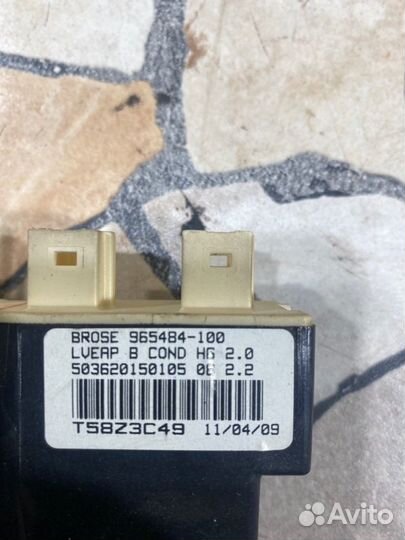 Моторчик стеклоподьемника передний Citroen C4