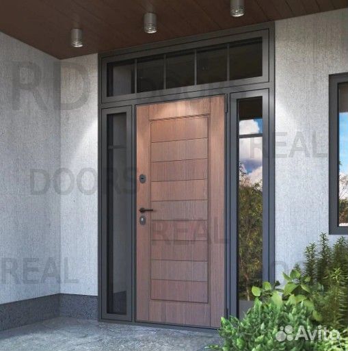 Входная дверь с фрамугой и стеклом для дома