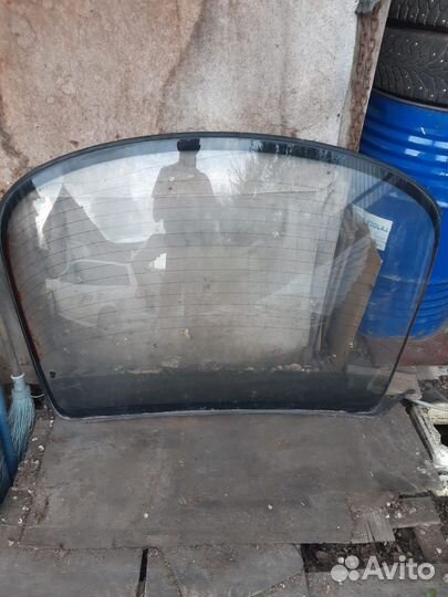 Стекло заднее