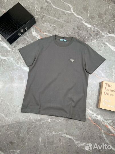 Футболка Prada